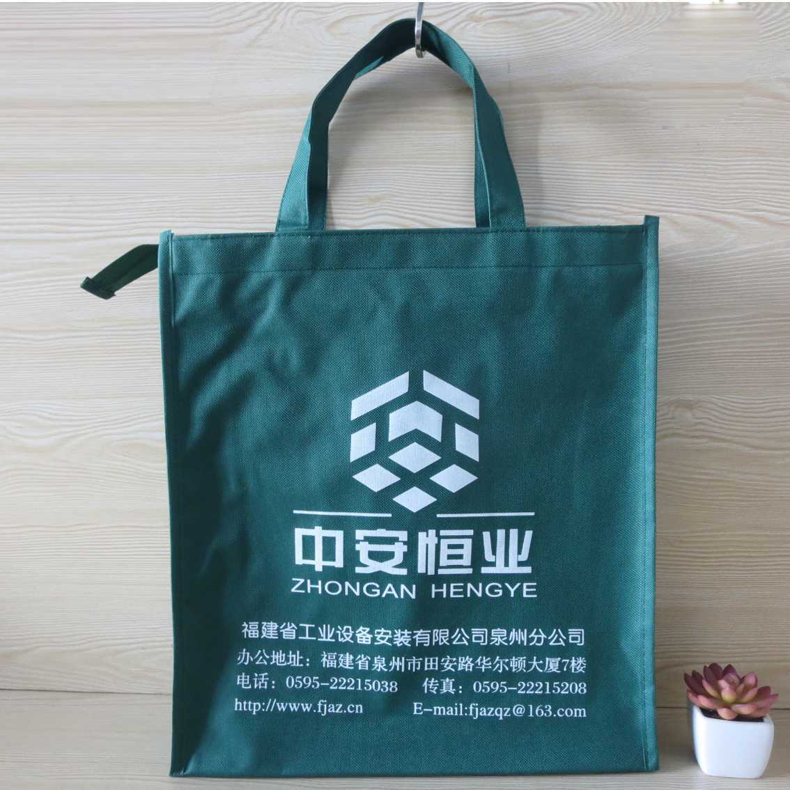 Zippered portable sail bag