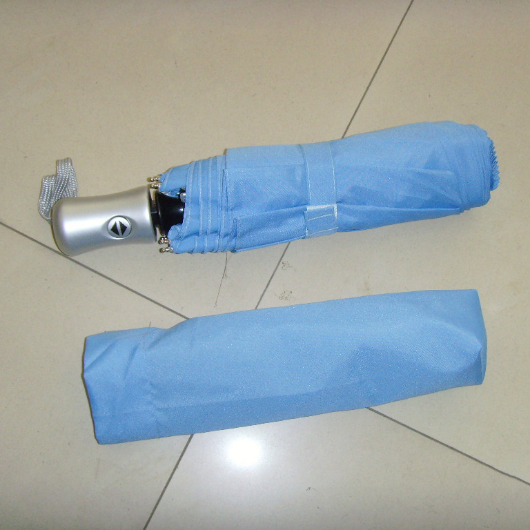 Black lacquer three fold umbrella
